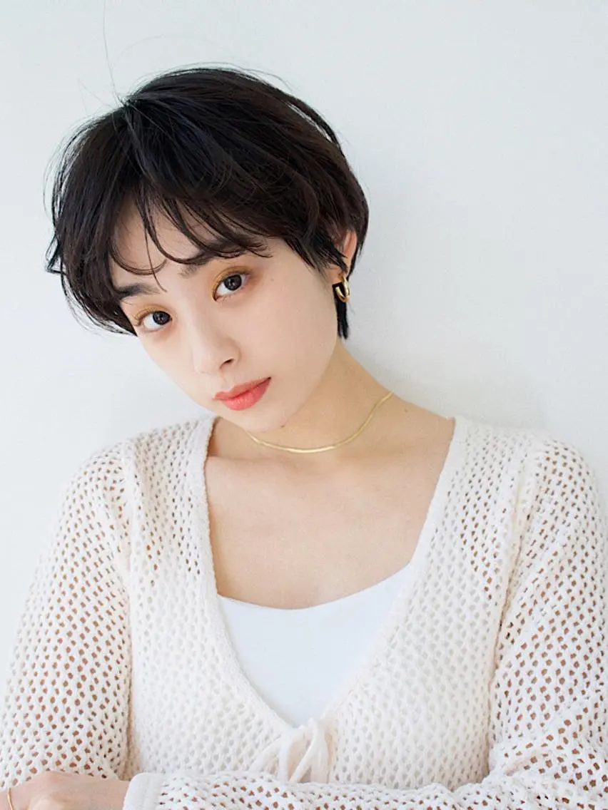 ショート 切りっぱなしボブ ショートボブ ボブ ハイライト シースルーバング 似合わせ/茅ヶ崎 スズキ タクマのヘアスタイル