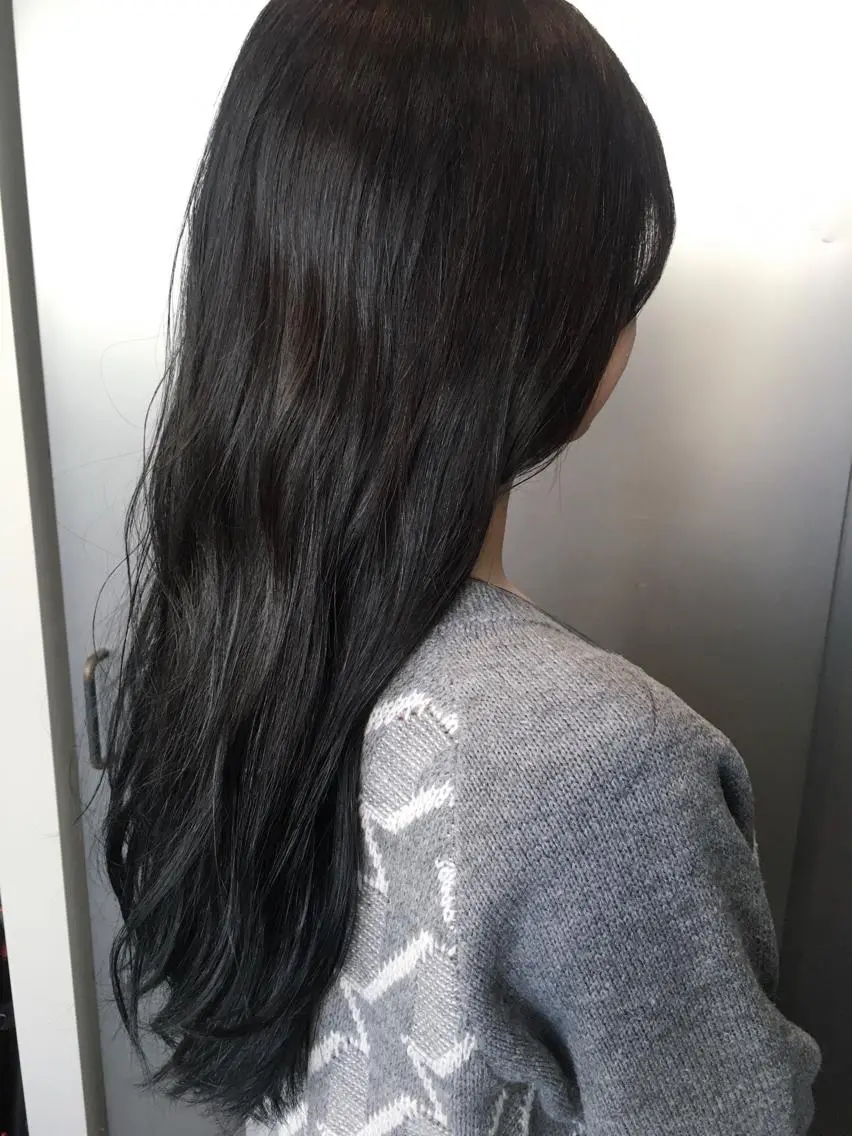 ロング カラー ブリーチ 透明感カラー ダークグレー 代表 中島貴志のヘアスタイル