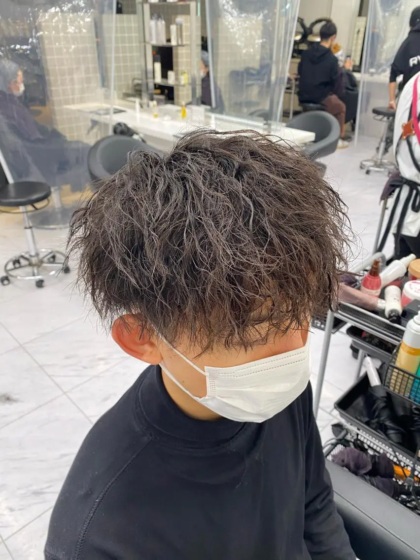 セミロング パーマ ヘアアレンジ メンズ アイブロウ メンズ特化 水口湧太のヘアスタイル