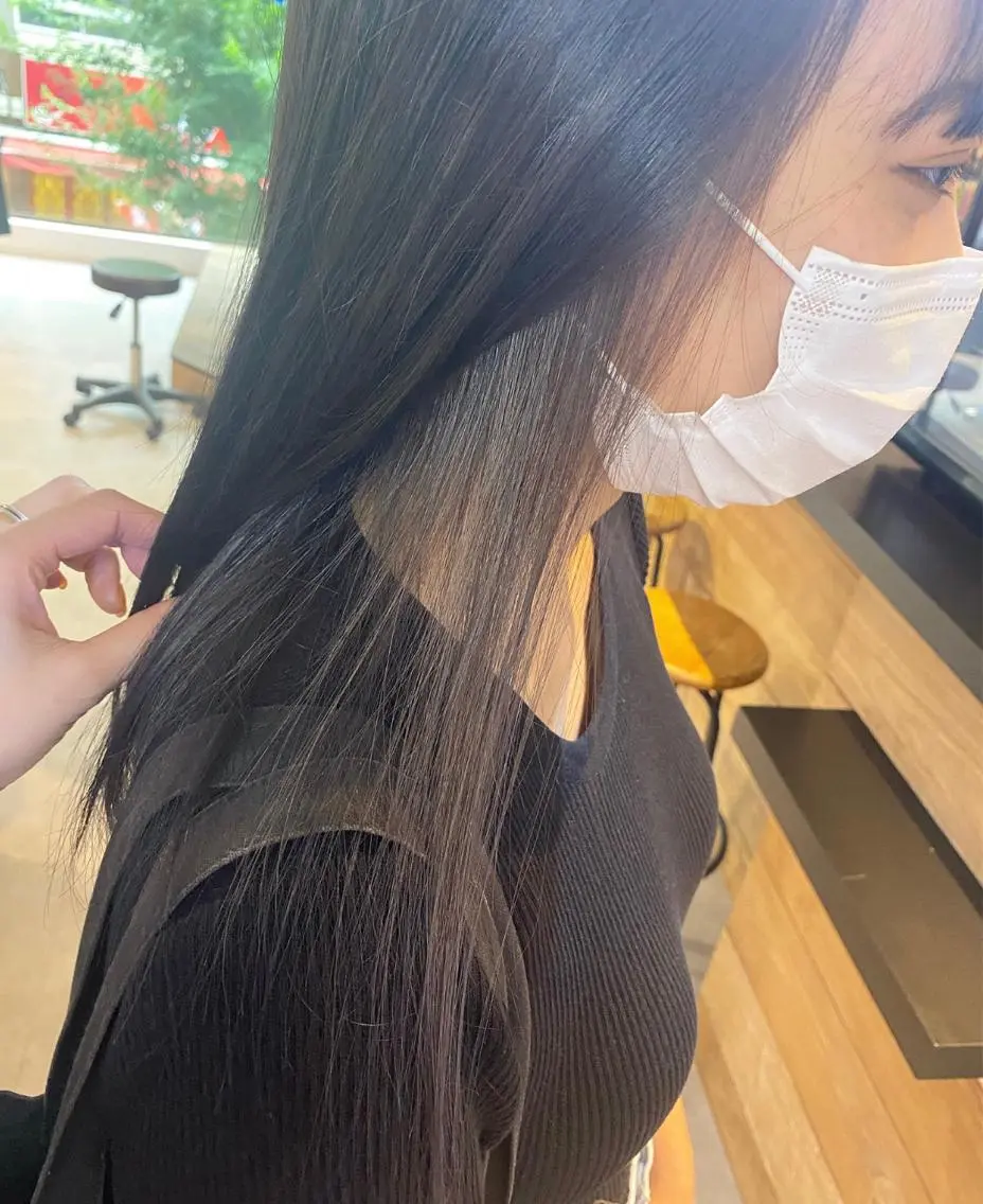 ミディアム カラー グレージュ インナーカラー カット ヘアカラー トリートメント scene. haraのヘアスタイル