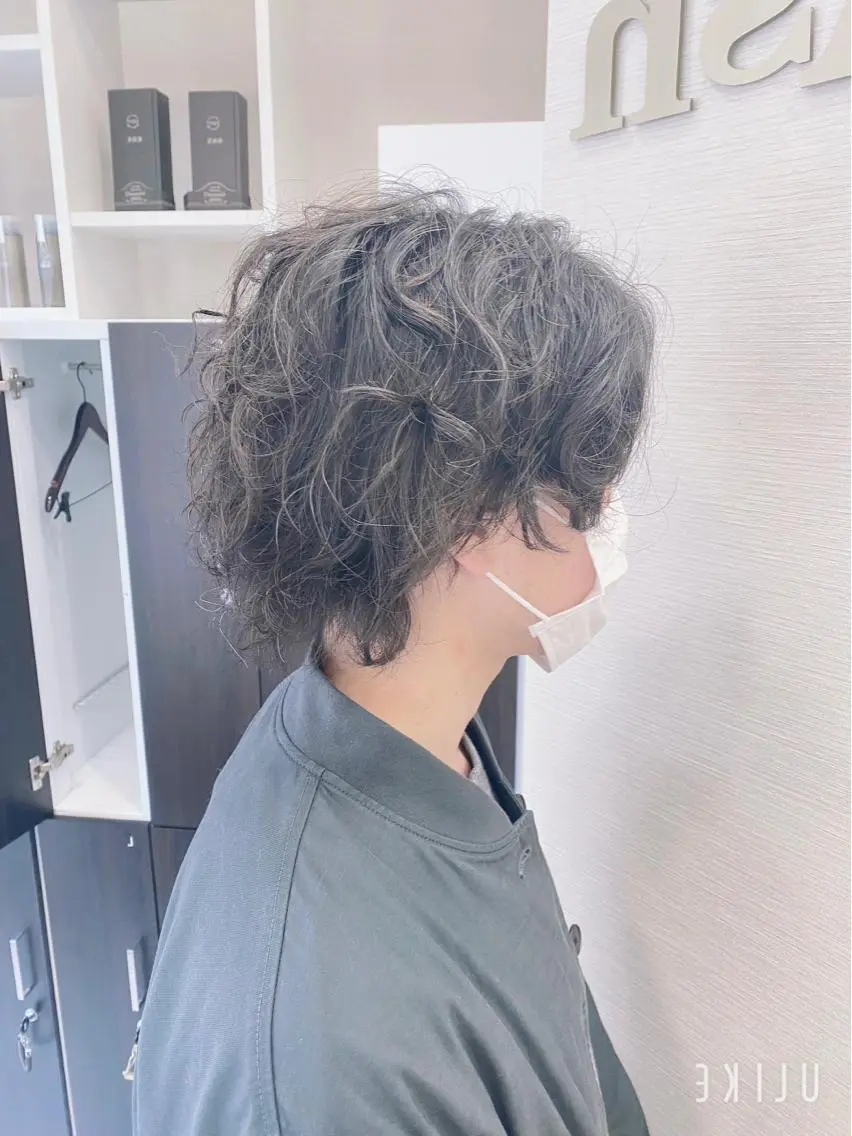 ミディアム パーマ メンズ ミディアムパーマ メンズパーマ ブリーチ🐰インナー ♡ハイライト♡綾🐰のヘアスタイル