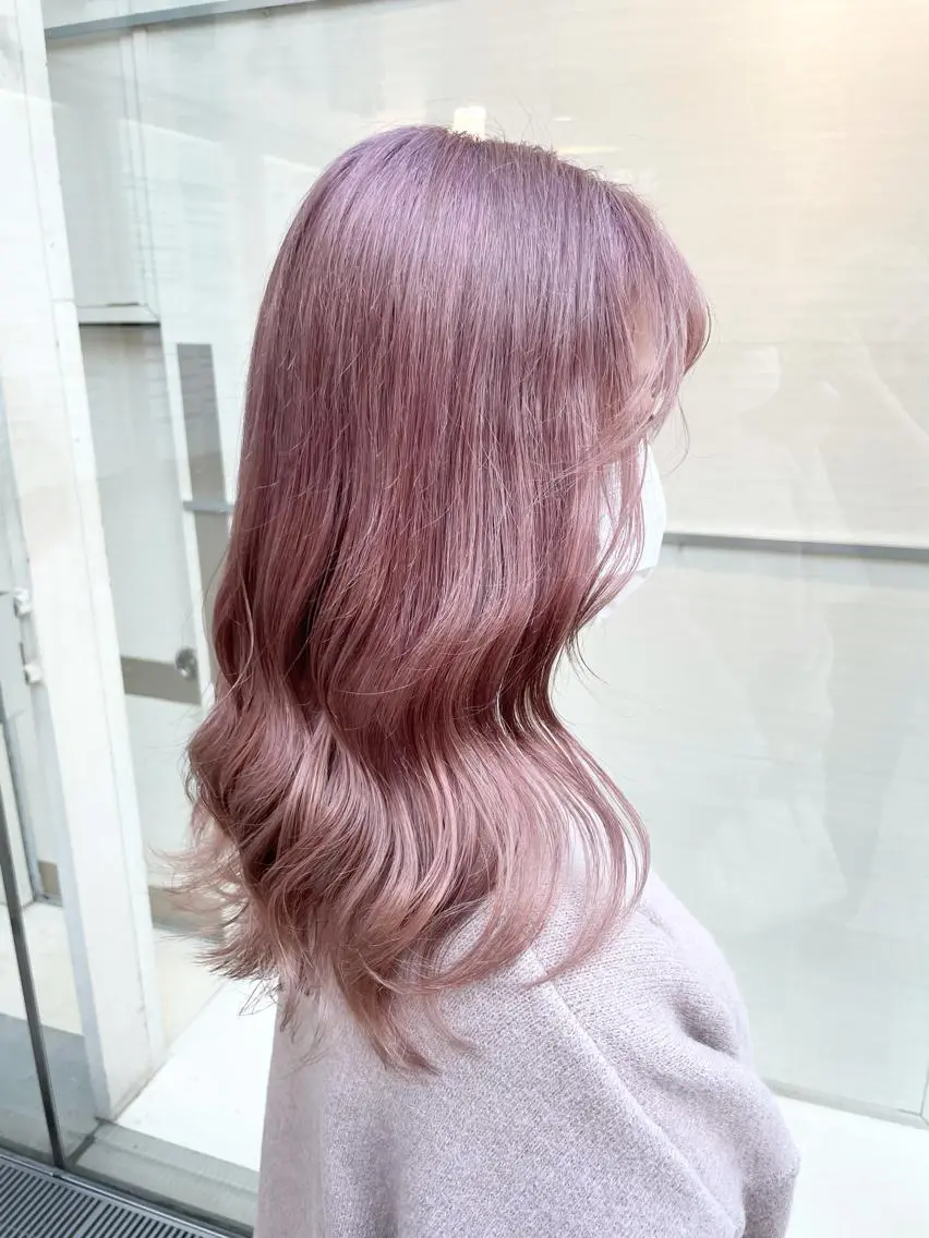 セミロング カラー 🩵ハイトーン 美咲🩵のヘアスタイル