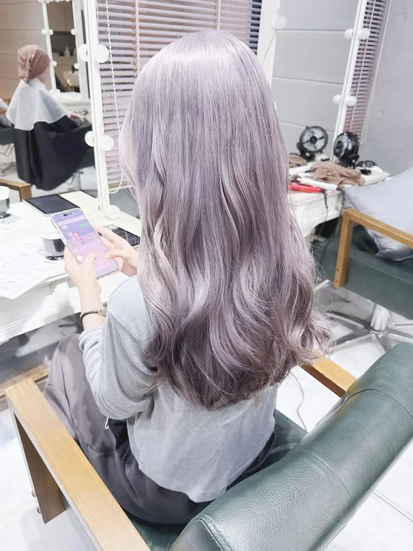 セミロング カラー ヘアアレンジ アッシュ ベージュカラー ブリーチ デザインカラー ダブルカラー Days 透明感カラーのヘアスタイル