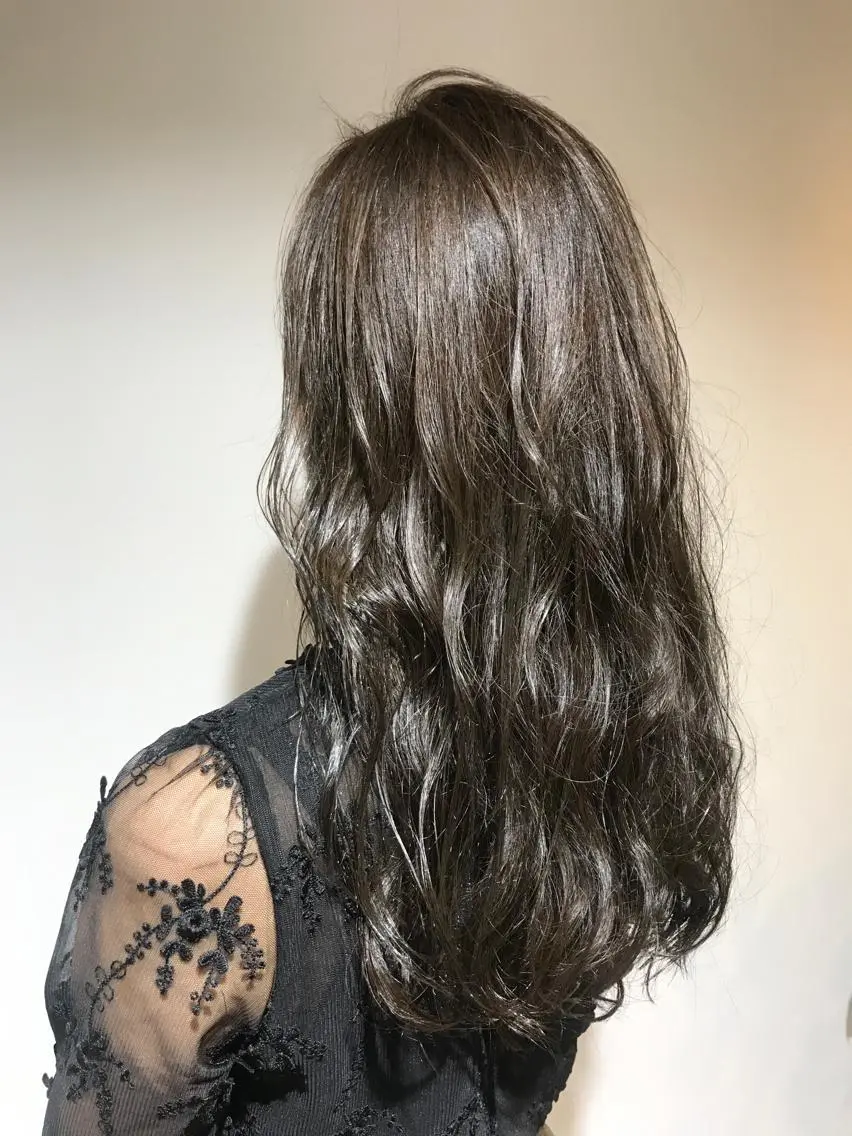 セミロング カラー アディクシーカラー パープルカラー ブリーチ特化 梅田本多翔のヘアスタイル