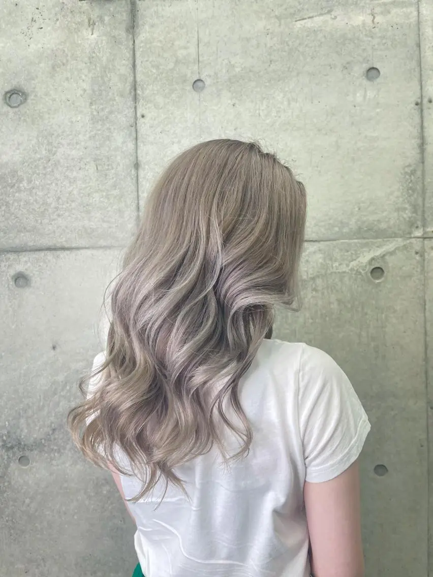 カラー ダブルカラー 岡留 愛美のヘアスタイル