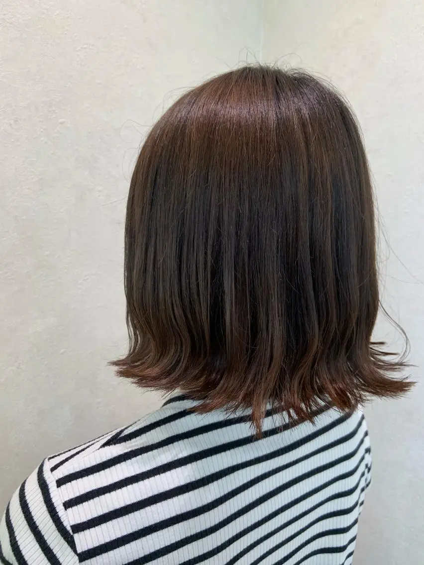 ショート カラー ブリーチ ブルーカラー ブルージュ グレージュ ハイトーンカラー🤍 山下 優華のヘアスタイル