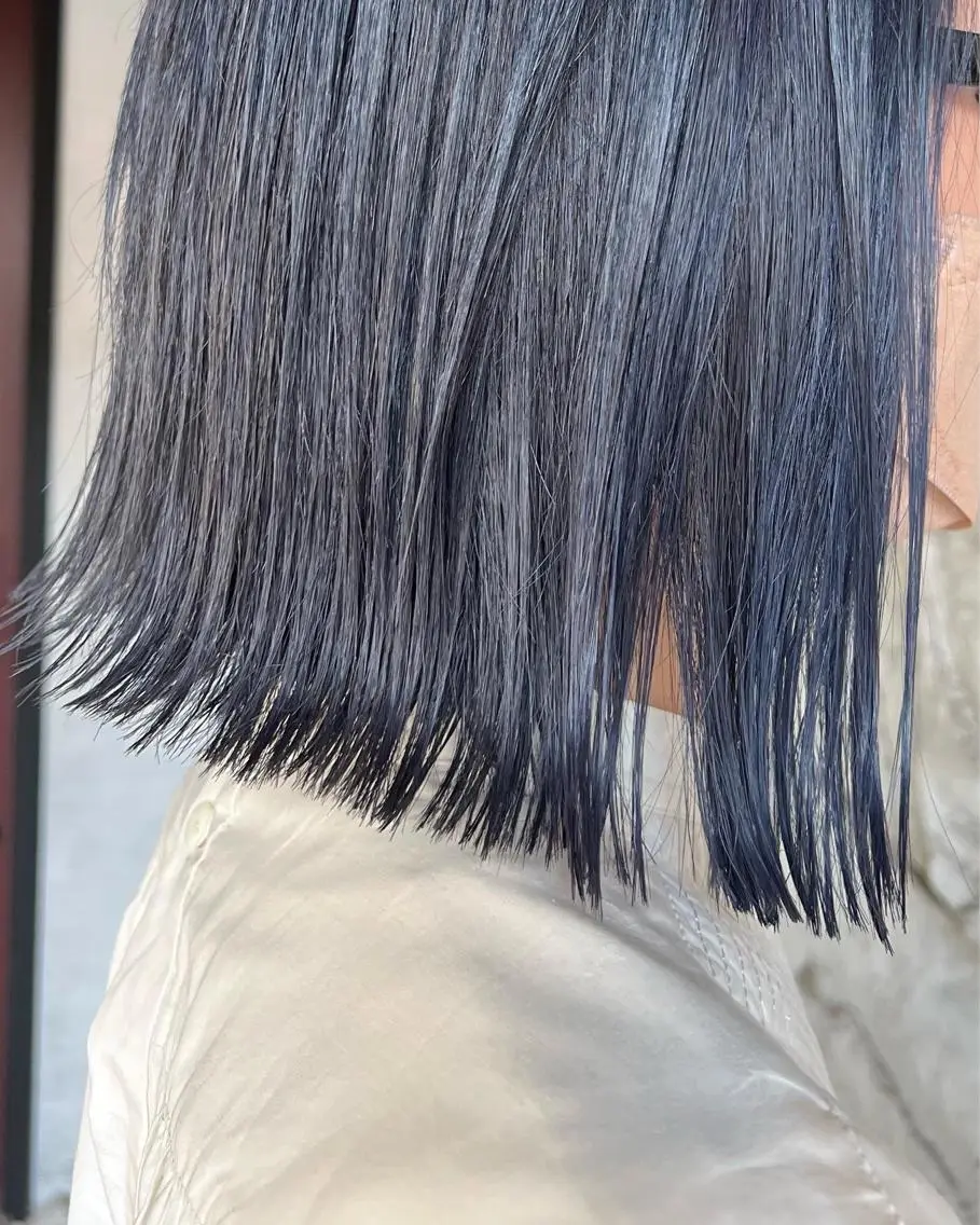 ミディアム カラー 切りっぱなしボブ ブルーカラー ダブルカラー ボブ ヘアカラー 末石 智のヘアスタイル
