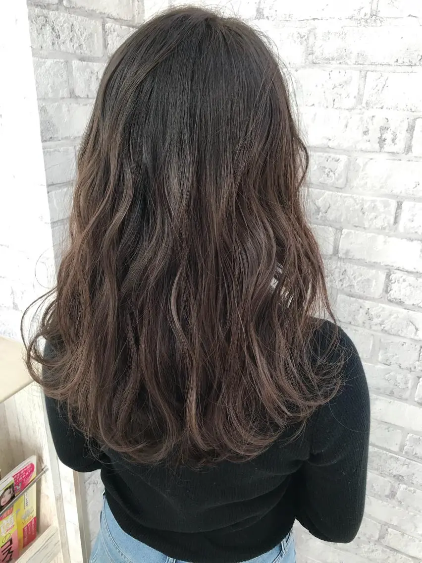 ロング カラー ベージュカラー ブリーチ 透明感カラー ヘアカラー トリートメント Oopsレイヤー 加藤澄都のヘアスタイル