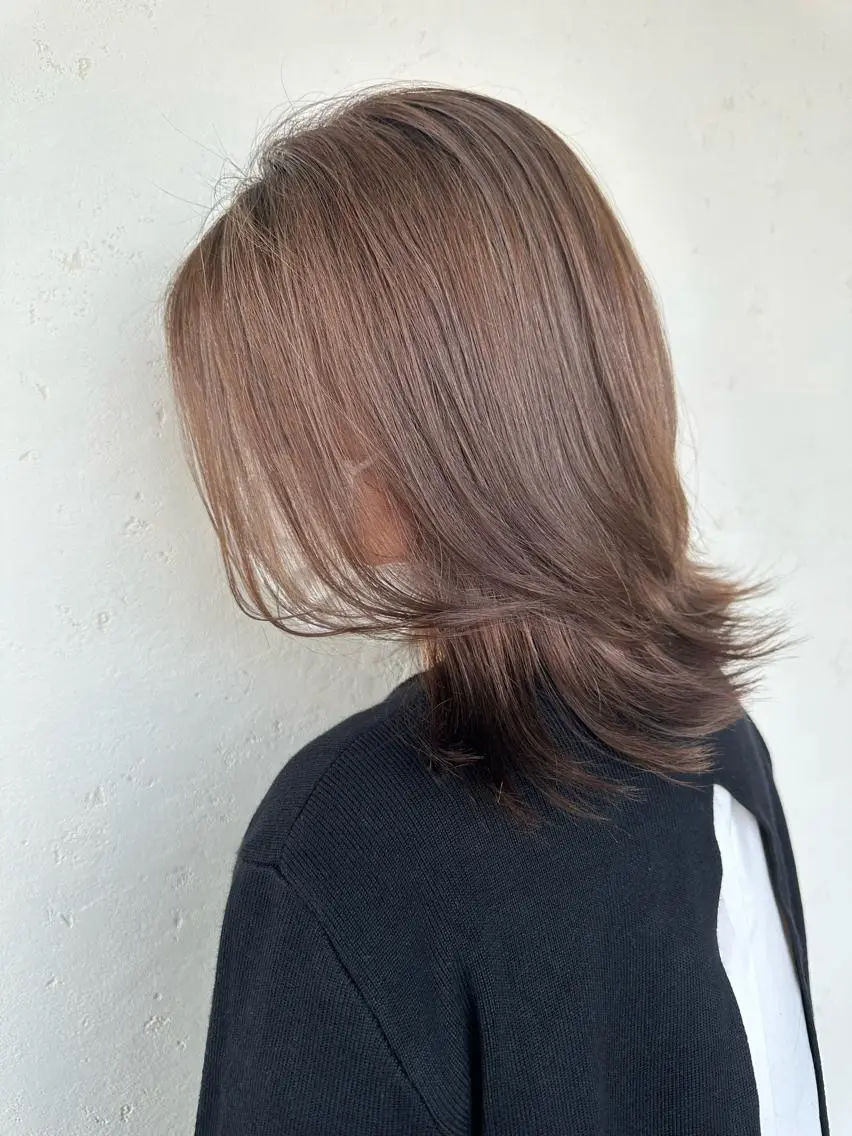 ミディアム カラー お団子ヘア アッシュ バレイヤージュ ブルーカラー ダークアッシュ うる艶カラー美容師 ayumiのヘアスタイル