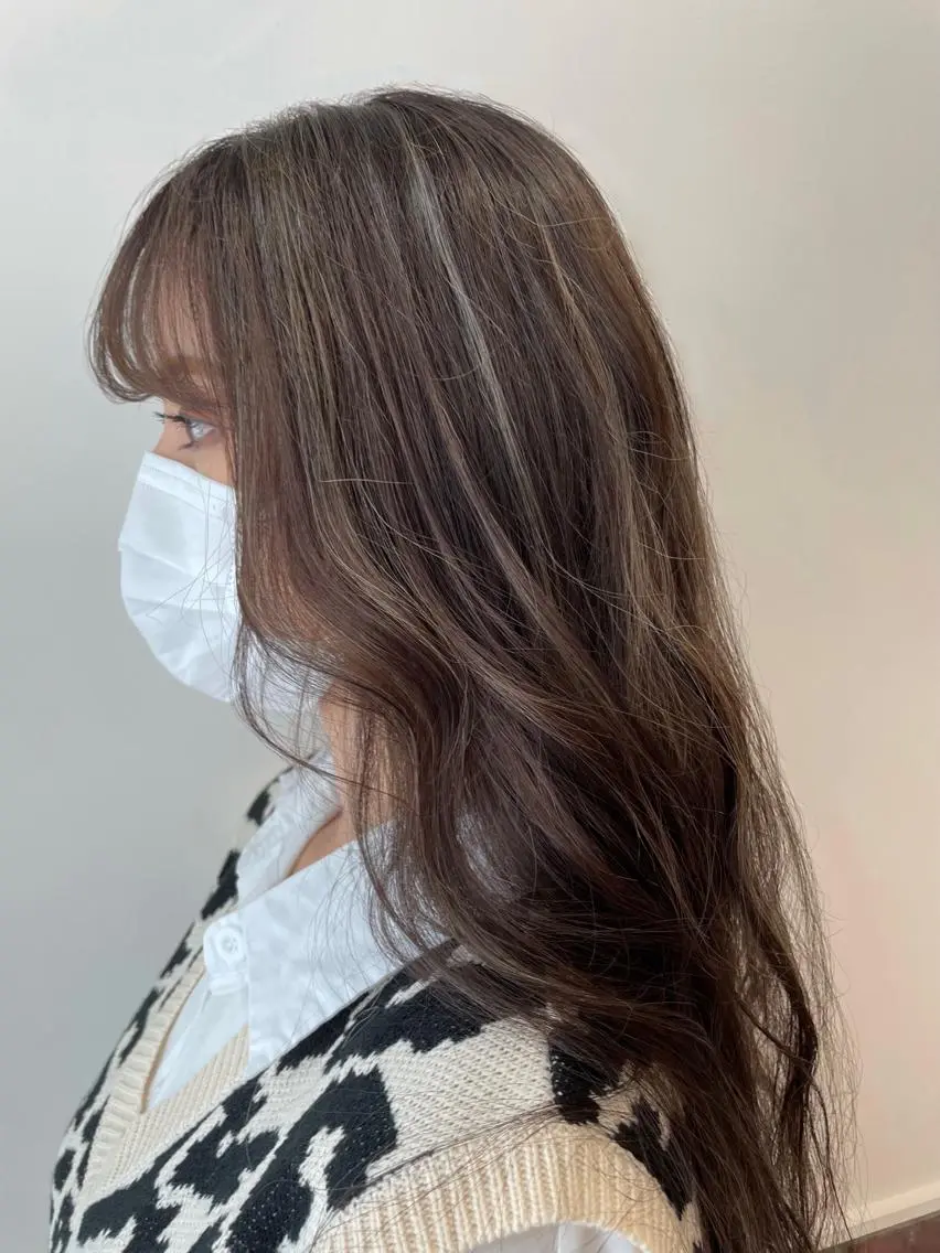ロング カラー 透明感カラー 🩶🩵🩷AIRIのヘアスタイル