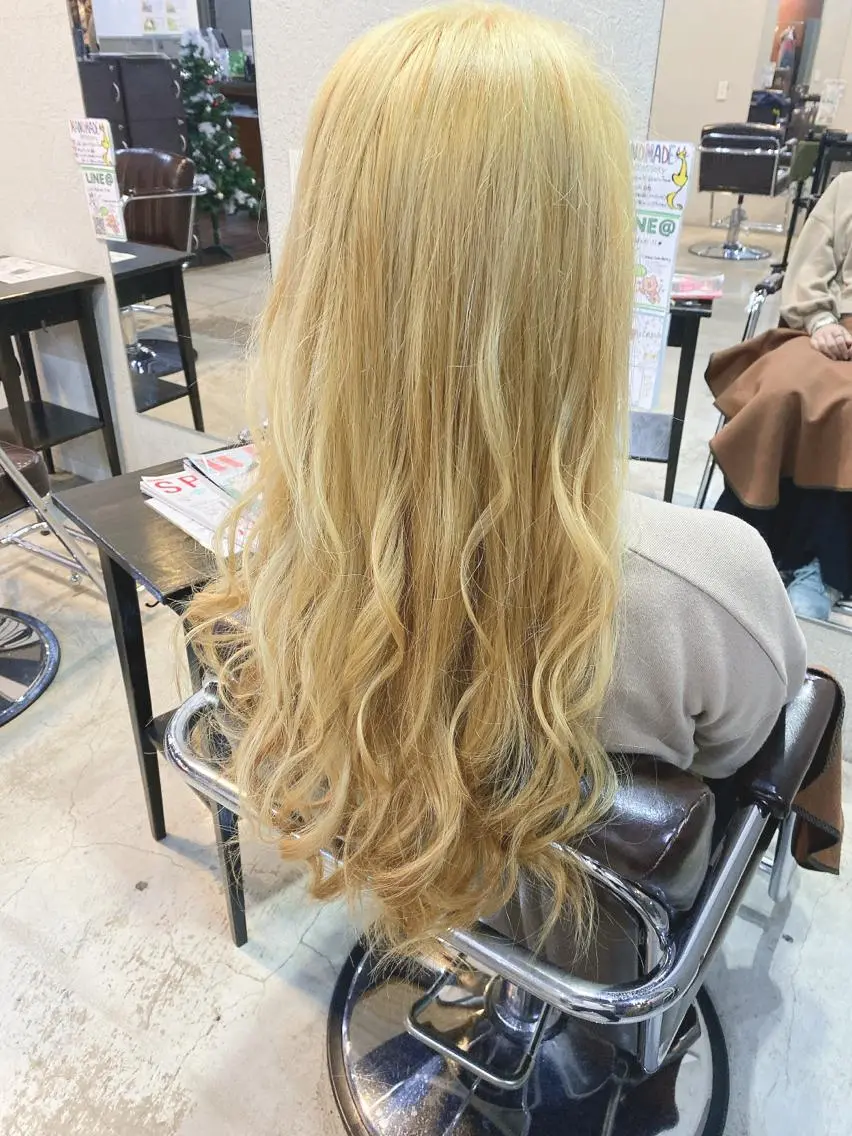 ロング カラー ヘアアレンジ ブロンド ヘアカラー 桜田 修未のヘアスタイル