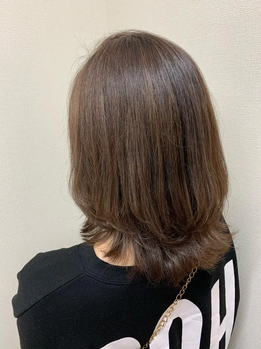 セミロング カラー 🫧美髪矯正🫧透明 感カラー🫧チサトのヘアスタイル