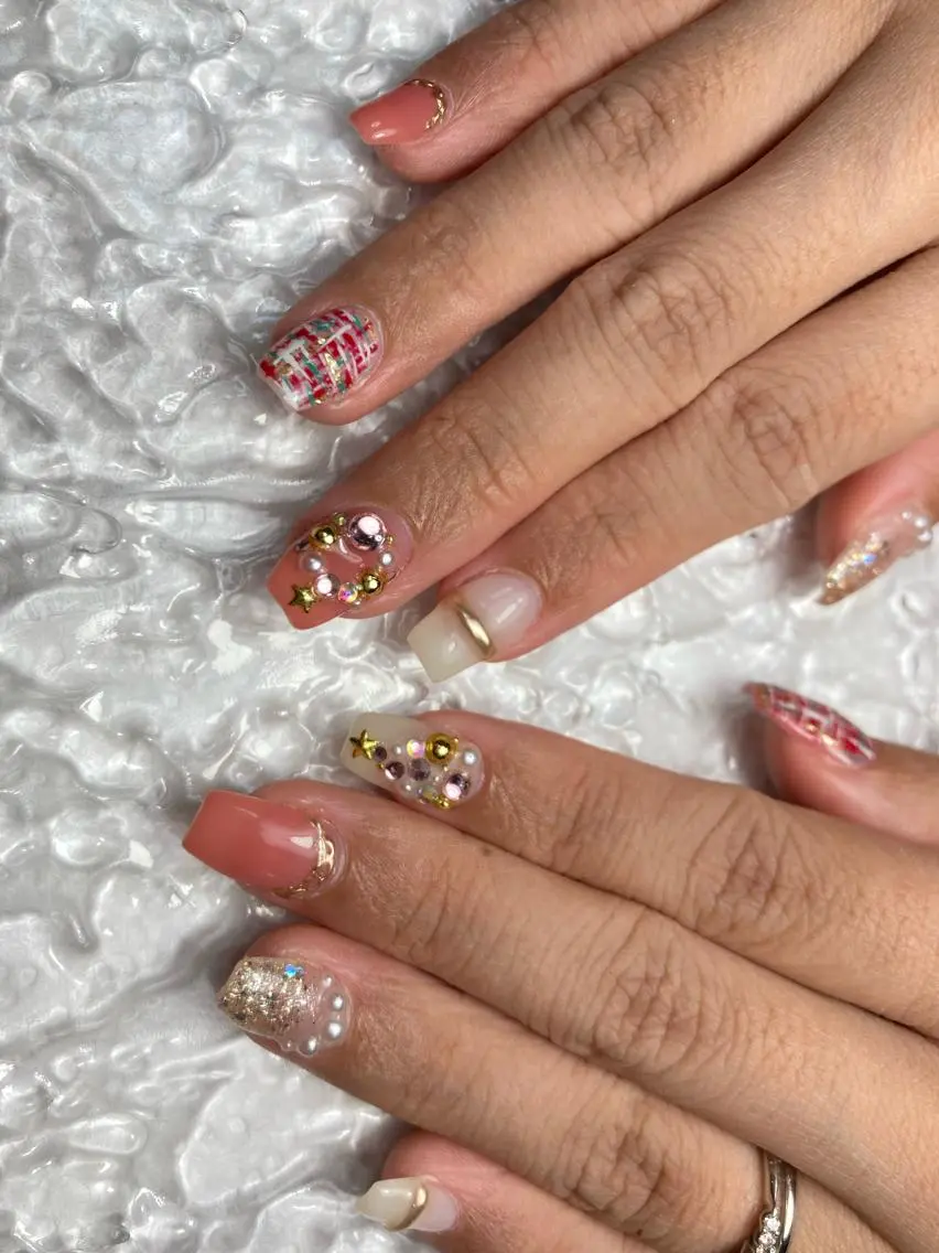 ミディアム ネイル ハンドネイル フットネイル ✴︎ Delightのネイルデザイン