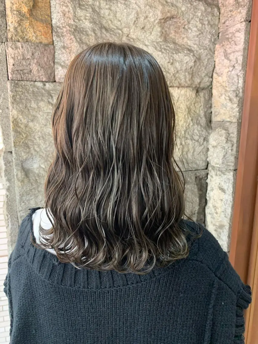 ミディアム カラー 蓮見友里 PiSTA／portのヘアスタイル