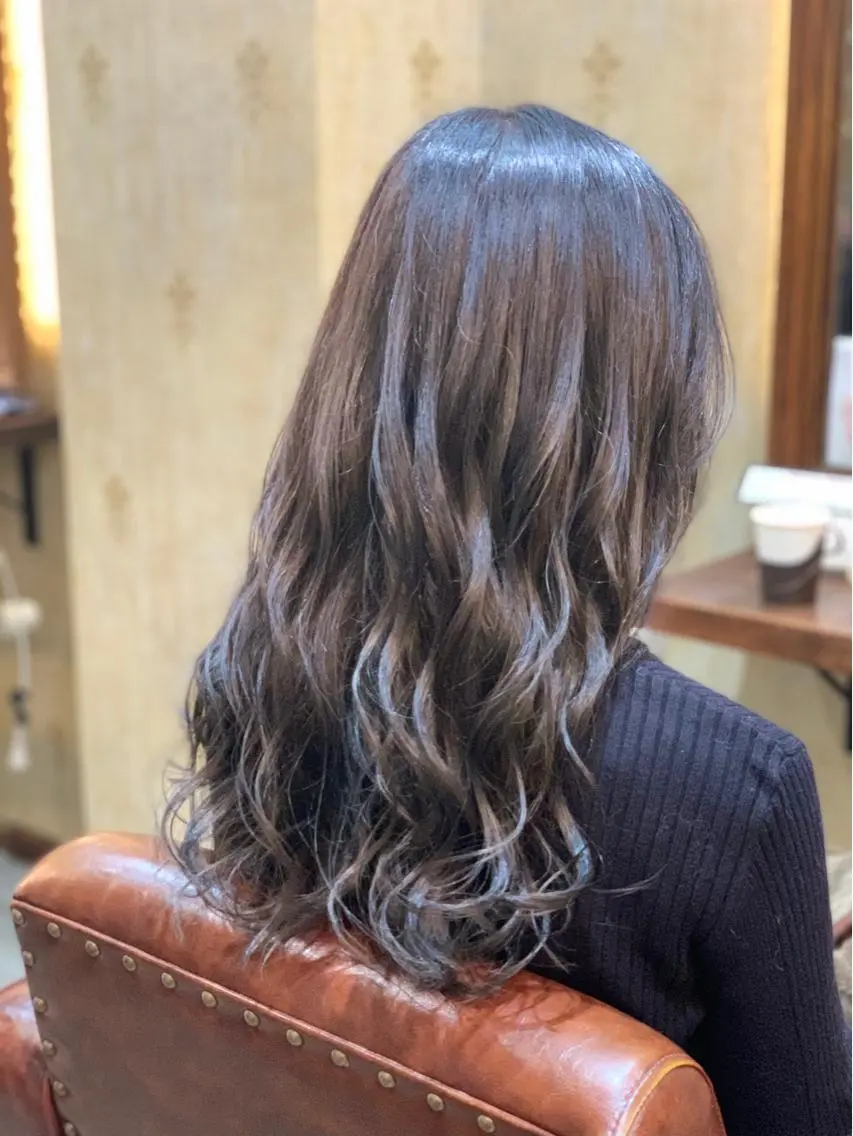 ロング カラー グレージュ ヘアカラー トリートメント クバガワ シュンのヘアスタイル