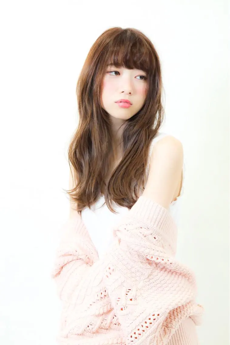 ロング TAI透明カラー 柔らかい縮毛矯正のヘアスタイル