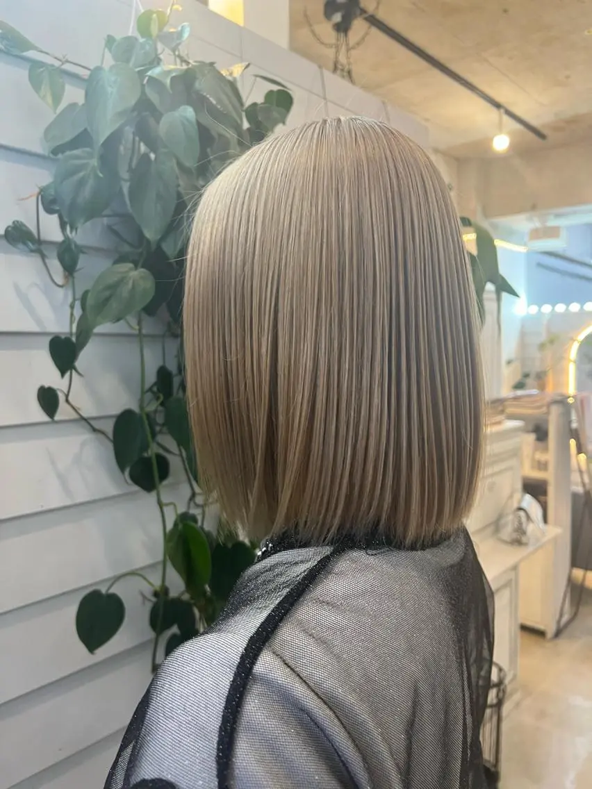 カラー ベージュカラー ブリーチ YUI ハイトーンカラーのヘアスタイル