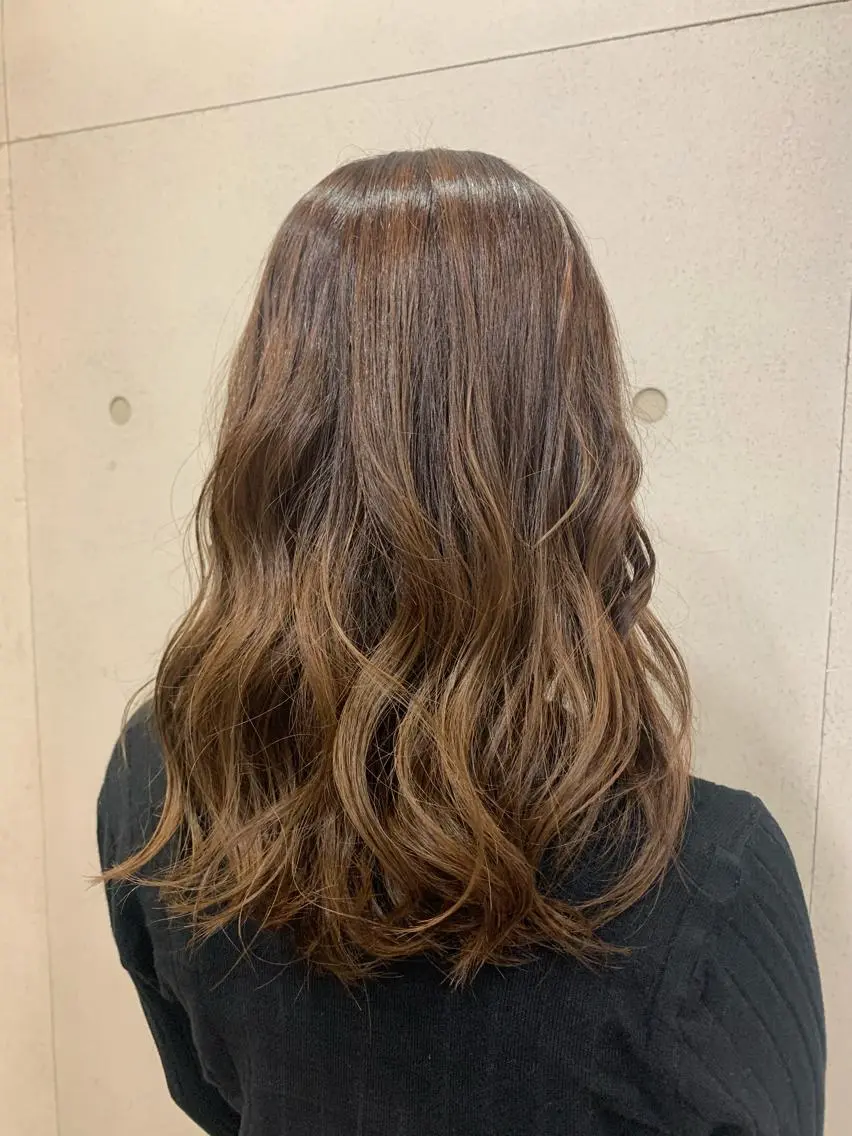 セミロング おせ ちさとのヘアスタイル