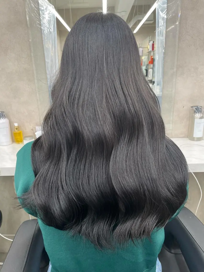 ロング カラー 顔周りカット 韓国風ヘア 抜け感レイヤー︴ ニュアンスカラーのヘアスタイル