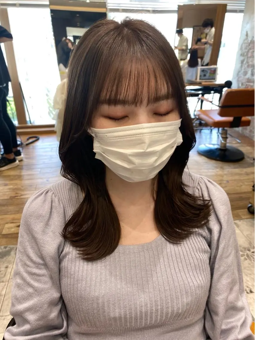 ミディアム ミディアムレイヤー くびれヘア 顔周りカット レイヤーカット シースルーバング 顔周り/くびれヘア 韓国ヘア💕風間るなのヘアスタイル