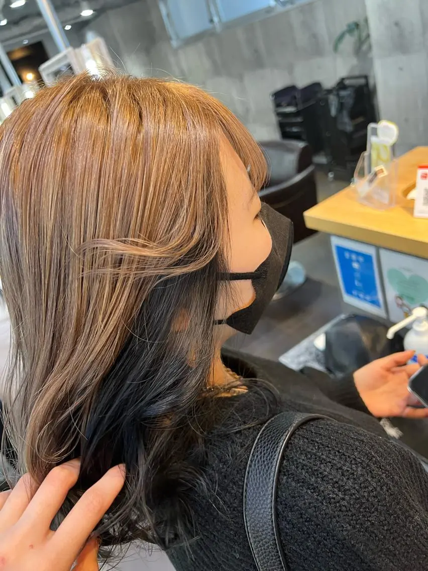 セミロング カラー ヘアアレンジ シールエクステ セミロングパーマ バレイヤージュ ダブルカラー グラデーションカラー ミルクティーハイトー ン💖Mikaのヘアスタイル