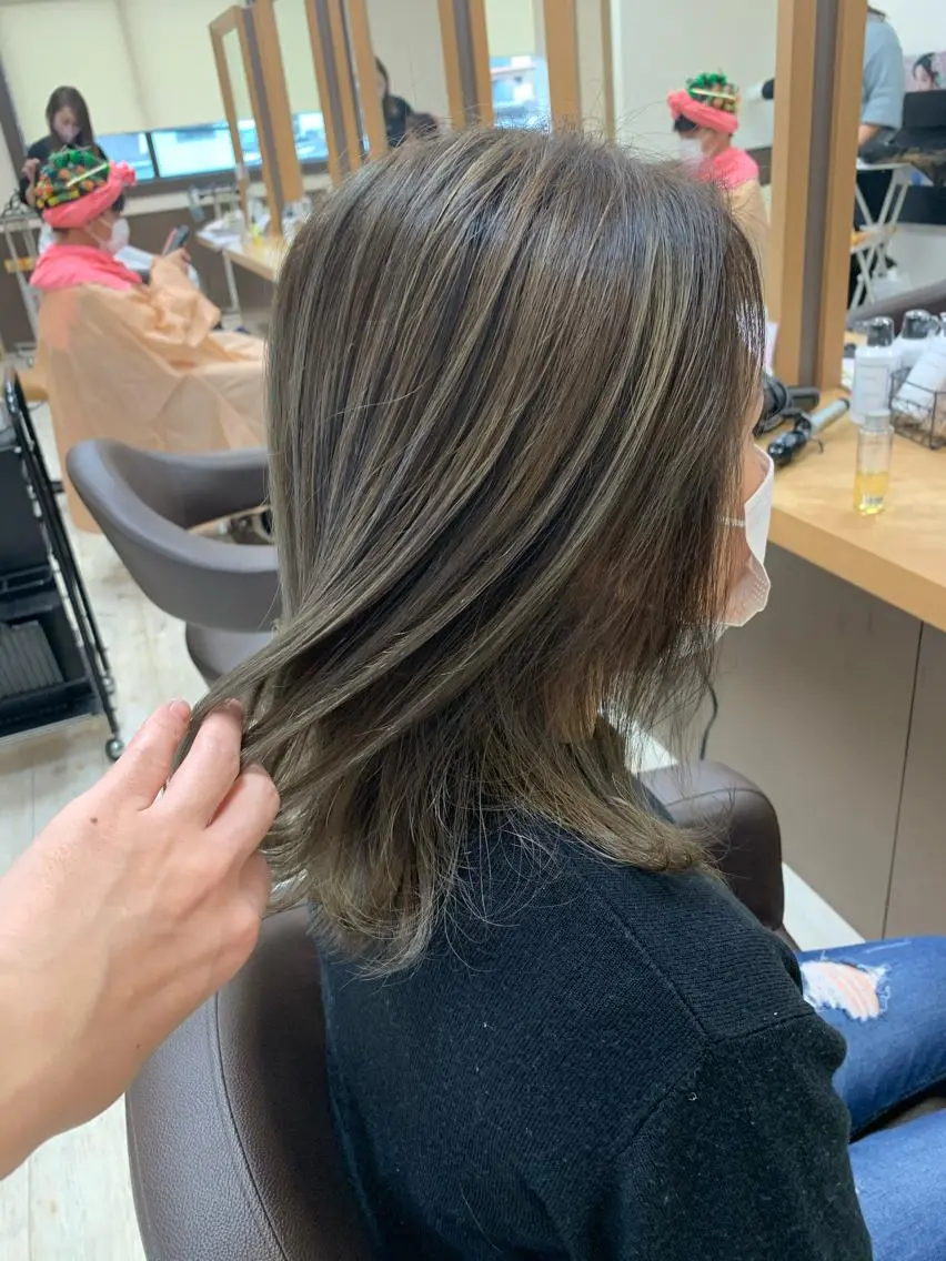 ミディアム カラー カット ヘアカラー トリートメント Lien 深井店のヘアスタイル