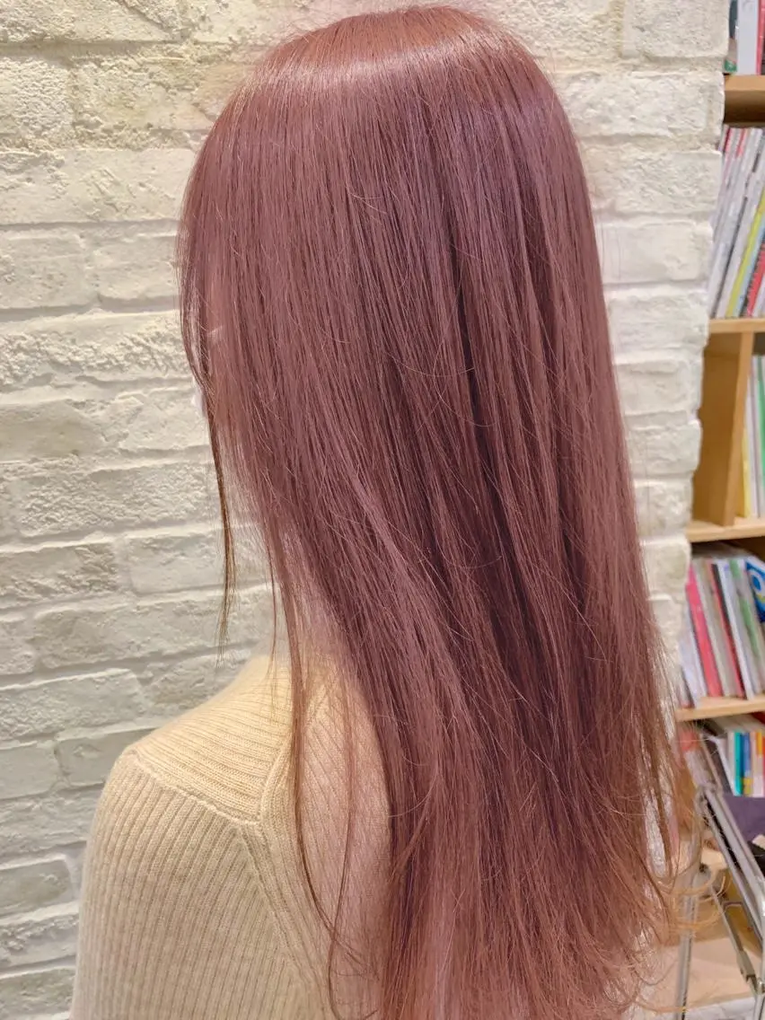 ミディアム カラー アッシュ ブリーチ ブリーチなしカラー ピンクカラー ピンクアッシュ ヘアカラー 大人レイヤー×艶髪 小久保　春暁のヘアスタイル