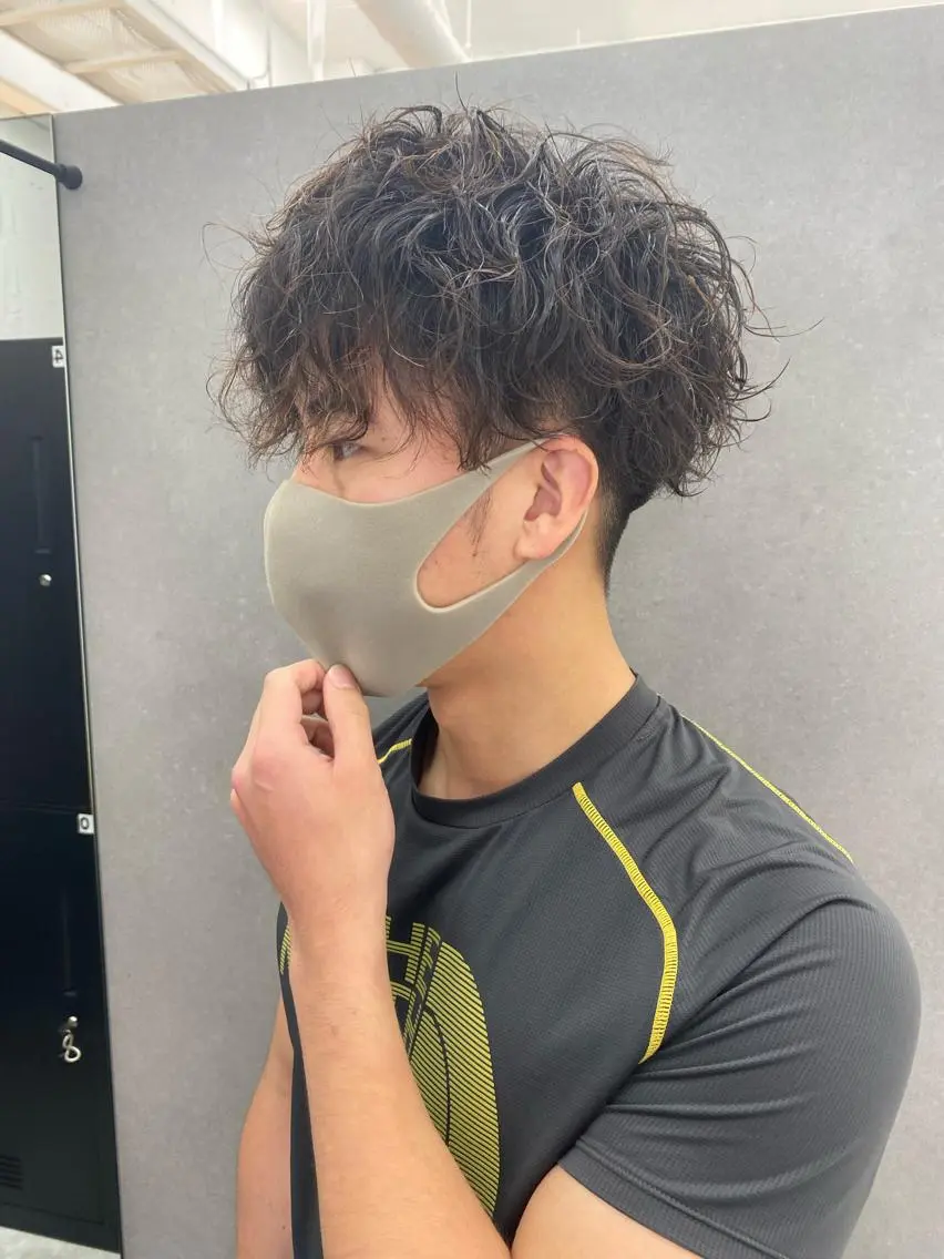 ショート カラー パーマ ヘアアレンジ メンズ キッズ ネイル マツエク・マツパ メンズパーマ メンズネイル スパイラルパーマ カット 韓国🇰🇷レイヤー カットオリーブカラーのヘアスタイル