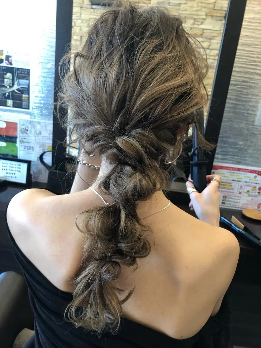ロング カラー パーマ ヘアアレンジ ヘアセット 小田 莉加子のヘアスタイル