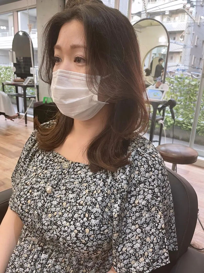 ミディアム カット ヘアカラー トリートメント レイヤーカット、 大人可愛い　中村美羅のヘアスタイル