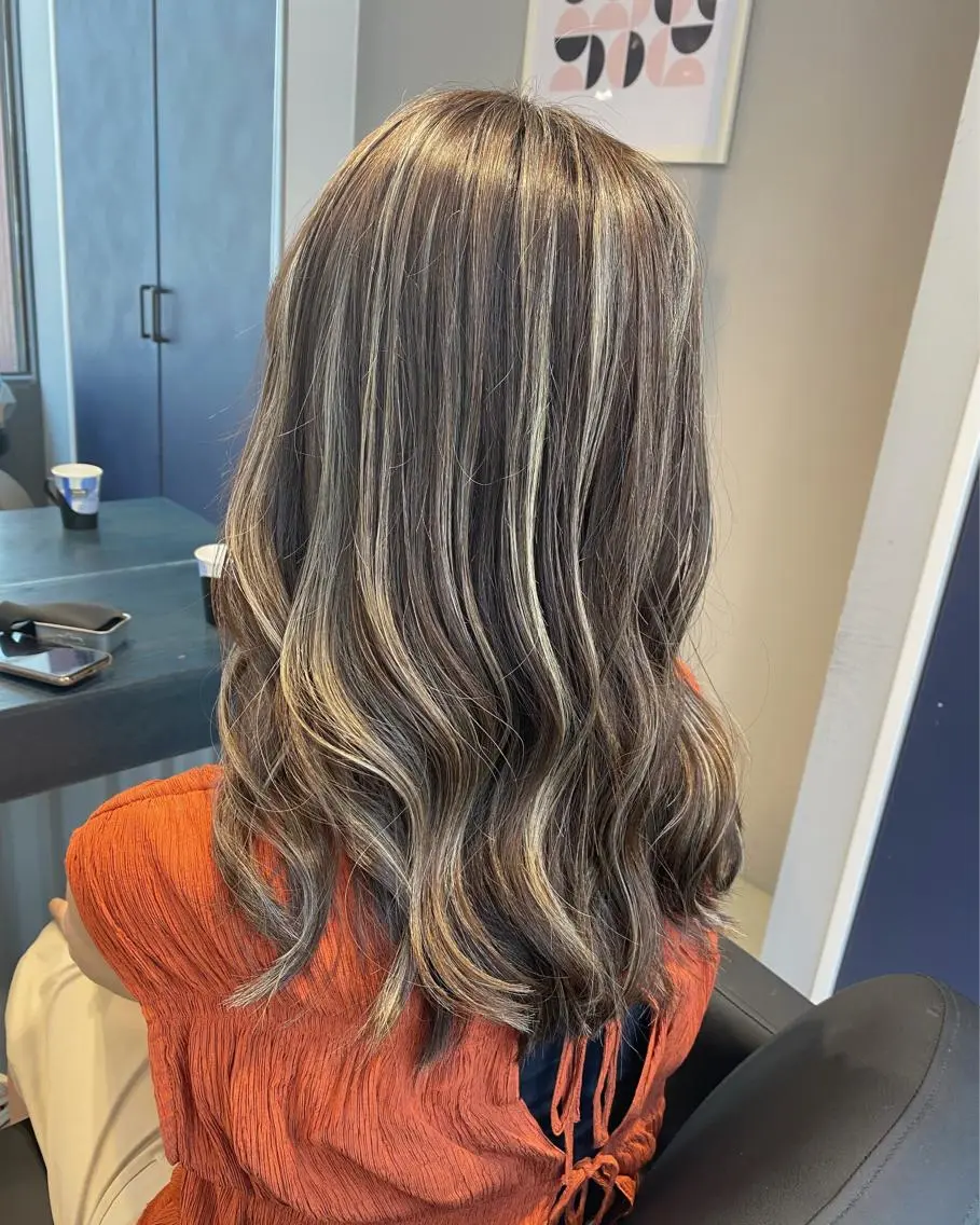セミロング カラー バレイヤージュ ブリーチ 透明感カラー デザインカラー ダブルカラー ヘアカラー トリートメント 🌟ハイライト/ハイ トーン🌟MIKIのヘアスタイル