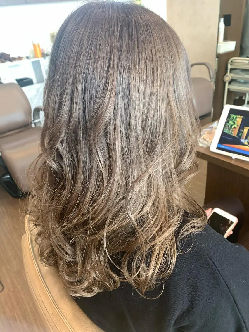 ロング カラー coupe ciseauxのヘアスタイル