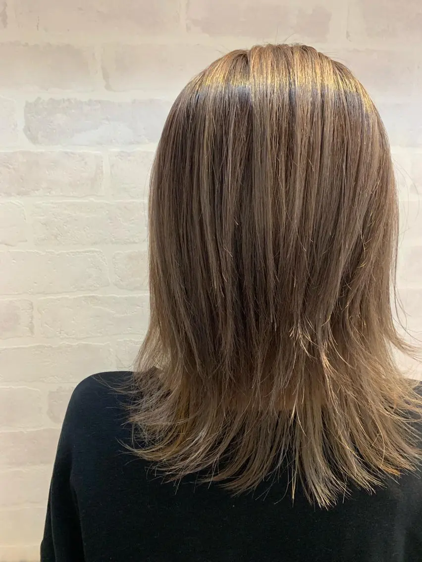 ミディアム カラー ヘアアレンジ アッシュ ベージュカラー ハイライトカラー ハイライト きむえり/髪質改善 /うねり広がり改善のヘアスタイル