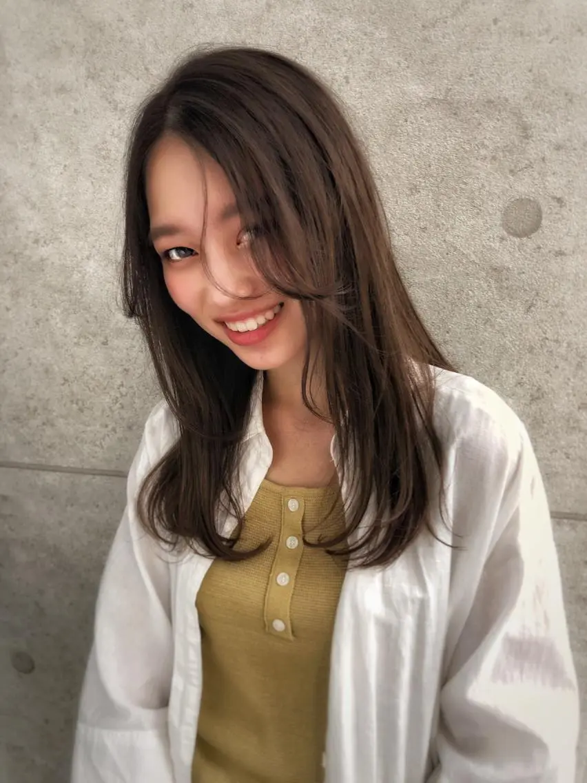 セミロング 外ハネヘア ヒラヤマ ユウスケのヘアスタイル