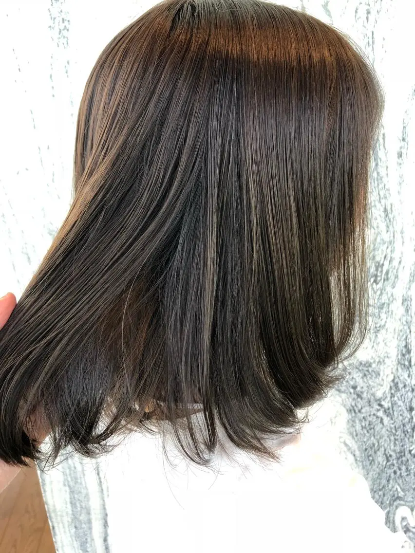 ミディアム カラー アッシュ ブリーチ 透明感カラー ブリーチなしカラー オリーブアッシュ ヘアカラー トリートメント ニシヤマ コウヘイのヘアスタイル