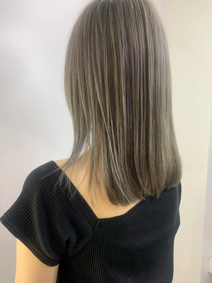 セミロング 🧨ブリーチー×ボブ レイヤー💎じゅえるのヘアスタイル