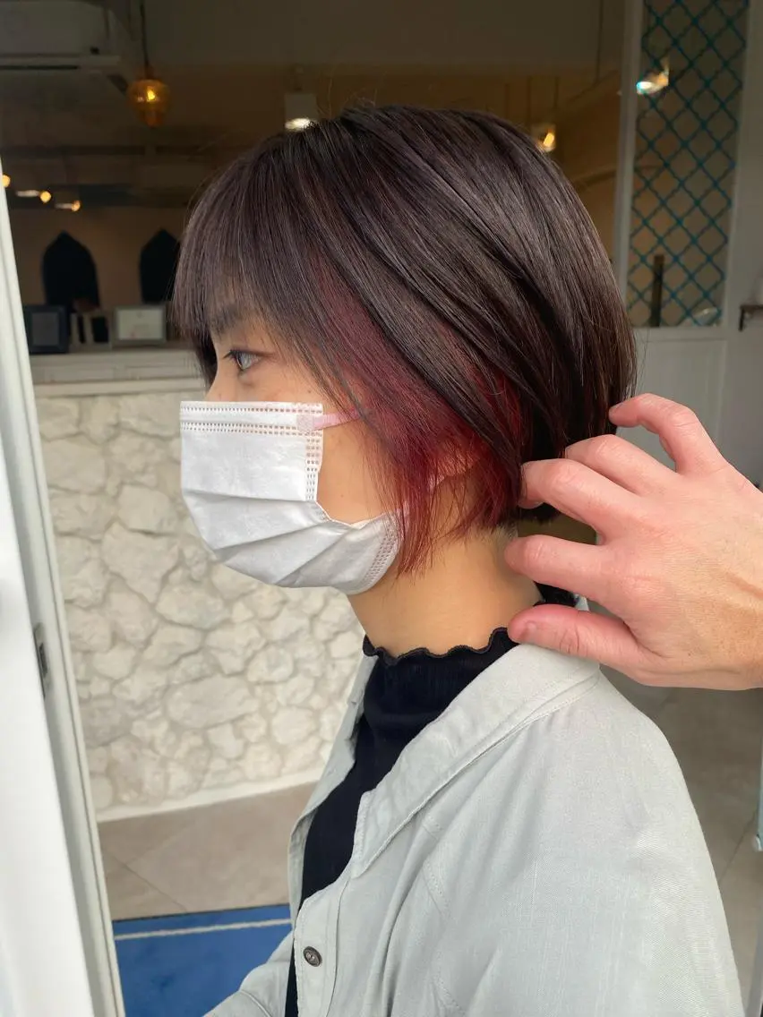 ショート カラー インナーカラー ピンクカラー ヘアカラー トリートメント 饒平名 知也のヘアスタイル