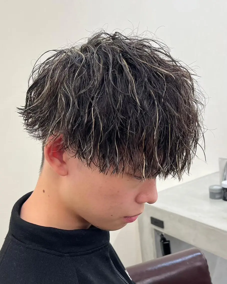 メンズ センターパート フェザーパーマ メンズパーマ FOCUSJAPAN MENS SALONのヘアスタイル