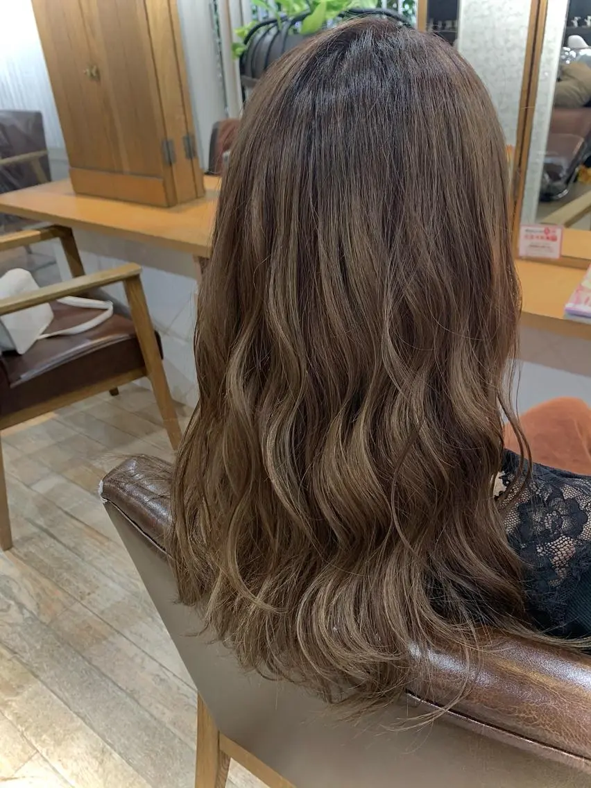 ロング カラー ハイライトカラー ハイライト 青木 梨奈のヘアスタイル
