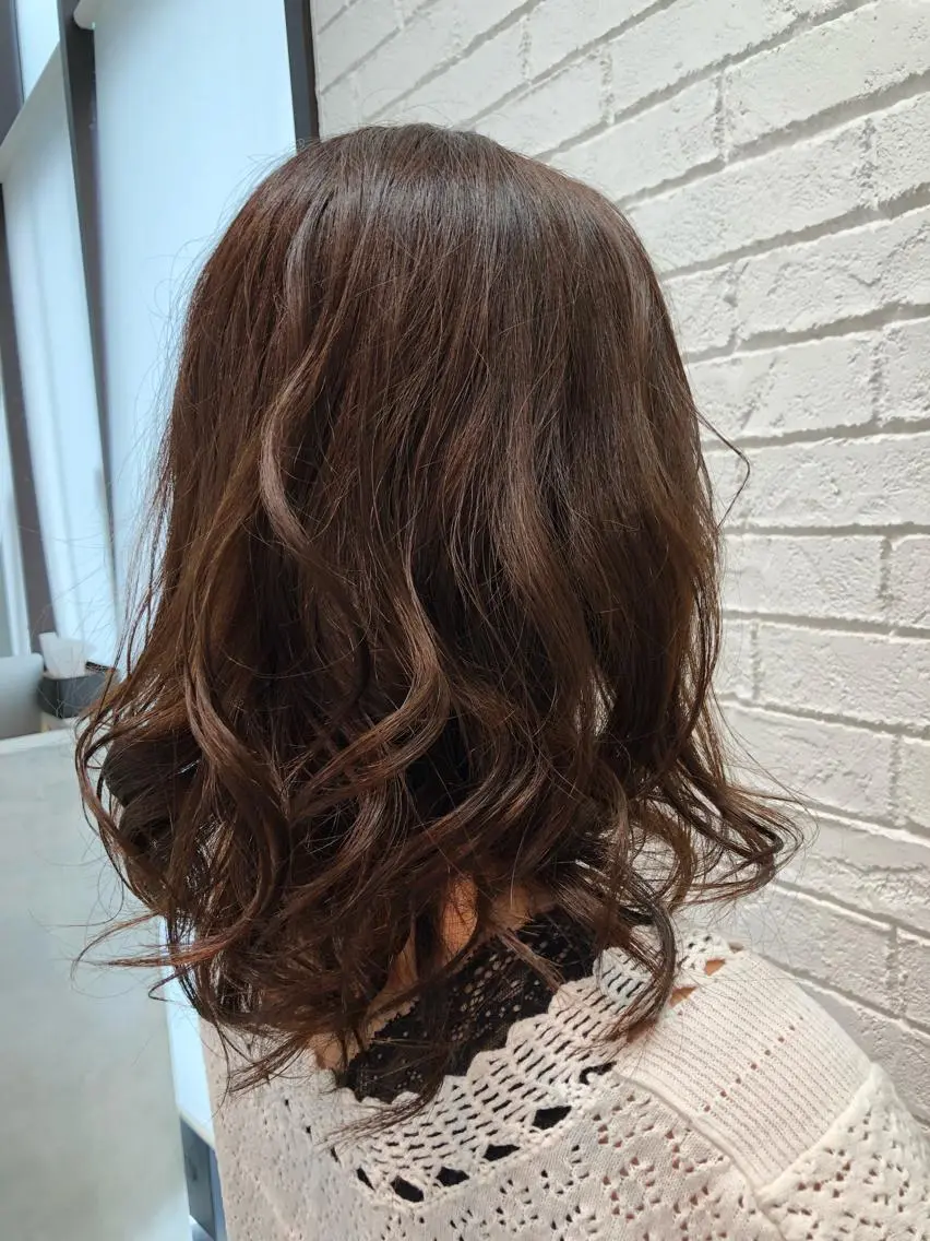 セミロング カラー 韓国レイヤー×艶髪 ハイトーンRyukiのヘアスタイル