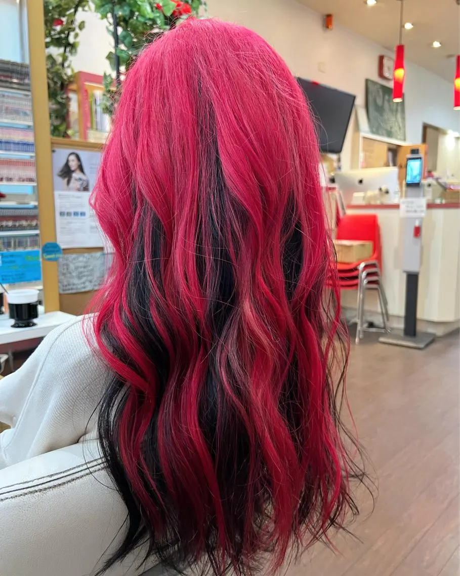 ロング カラー ピンクカラー レッドカラー ヘアカラー まさき✂︎ブリーチ／ デザインカラーのヘアスタイル
