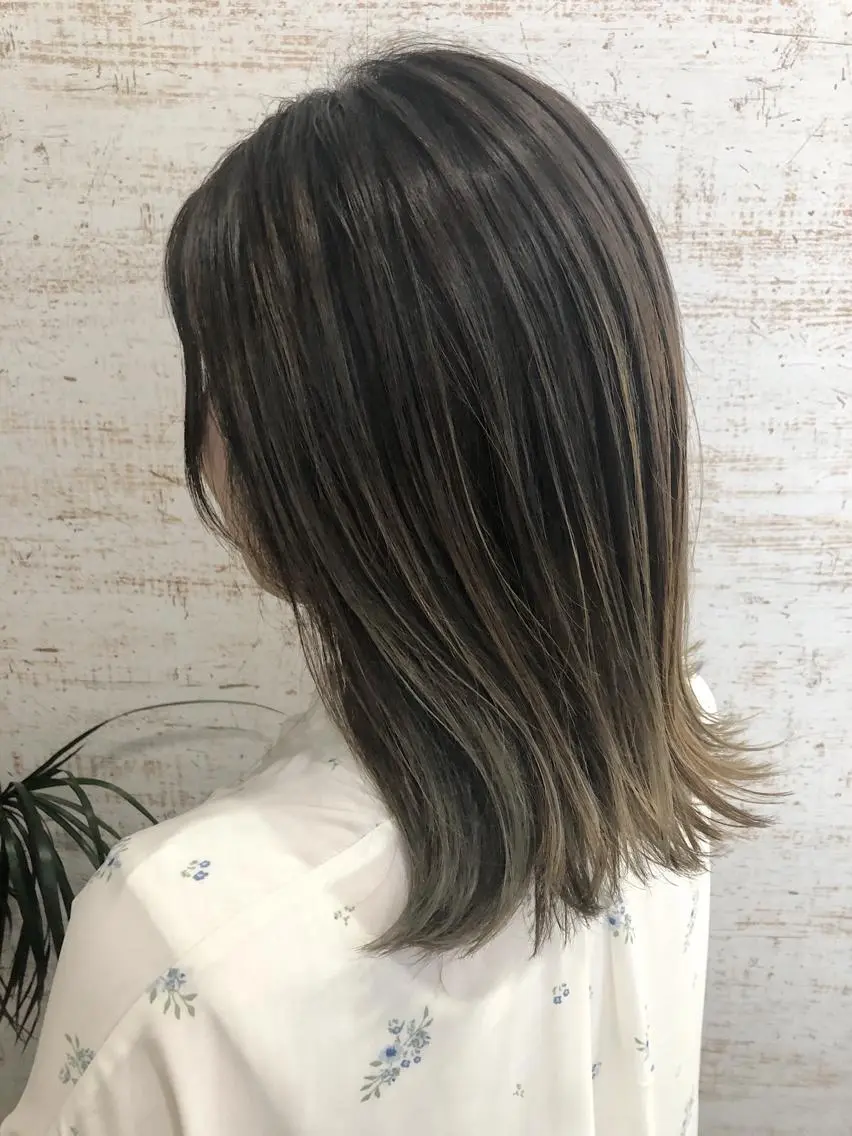 ミディアム カラー バレイヤージュ グレージュ レイヤーカット ケアブリーチ /髪質 改善/古橋圭史郎のヘアスタイル