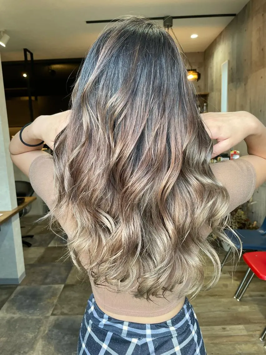 ロング レイヤーカット ヘアカラー レイヤーカット匠 イソザキノリユキのヘアスタイル