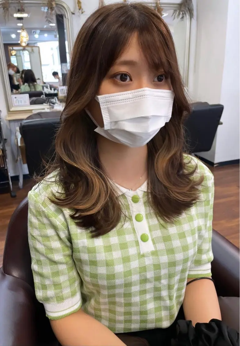 ミディアム くびれヘア 顔周りカット 韓国風ヘア レイヤーカット カット レイヤーカット、 大人可愛い　中村美羅のヘアスタイル