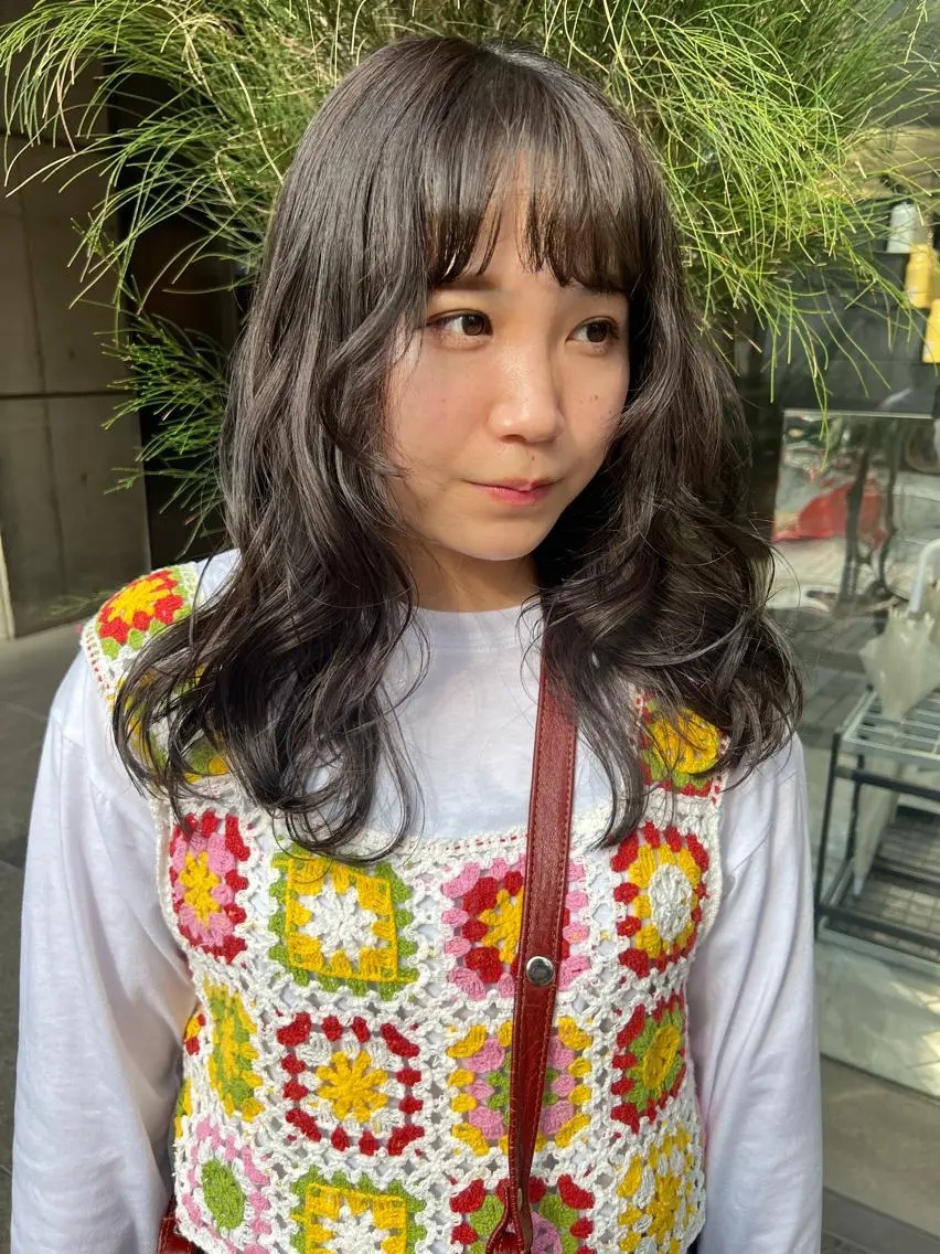 セミロング カラー パーマ ヘアアレンジ メンズ キッズ ネイル マツエク・マツパ mana 暖色カラーカットのヘアスタイル