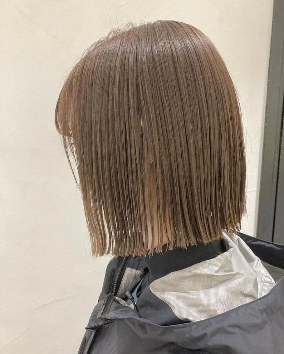 ショート カラー ヘアアレンジ 切りっぱなしボブ 透明感カラー ハイトーンカラー ボブ ショートヘア カット トリートメント エグチ アキラのヘアスタイル