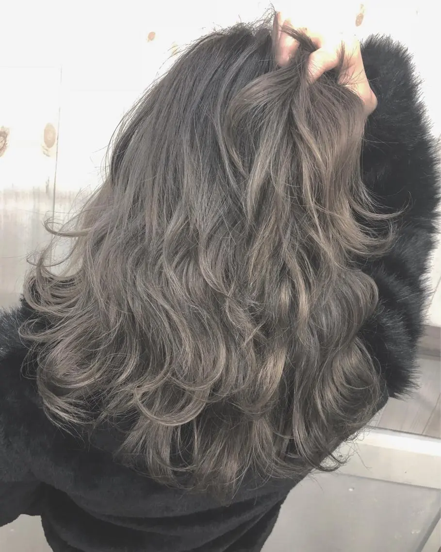 ミディアム Loob.TOKYO MIYA🌈のヘアスタイル
