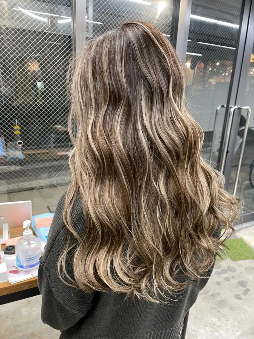 セミロング カラー 💕 manaka🌺のヘアスタイル