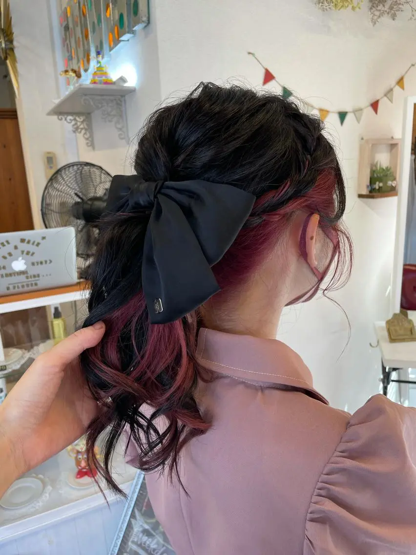 ミディアム カラー インナーカラー インナーカラー 推し ブリーチ 髪質改善のヘアスタイル
