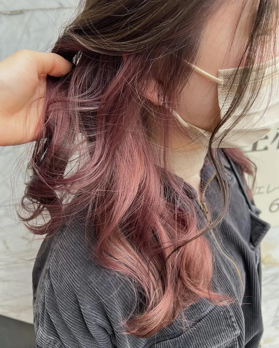 セミロング カラー ヘアアレンジ インナーカラー 暗髪カラー🫐 おくだりんかのヘアスタイル
